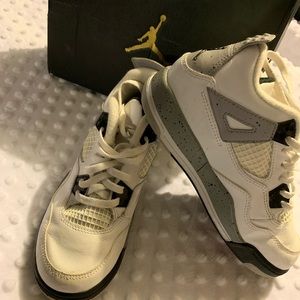 *authentic* Jordan retro 4’s